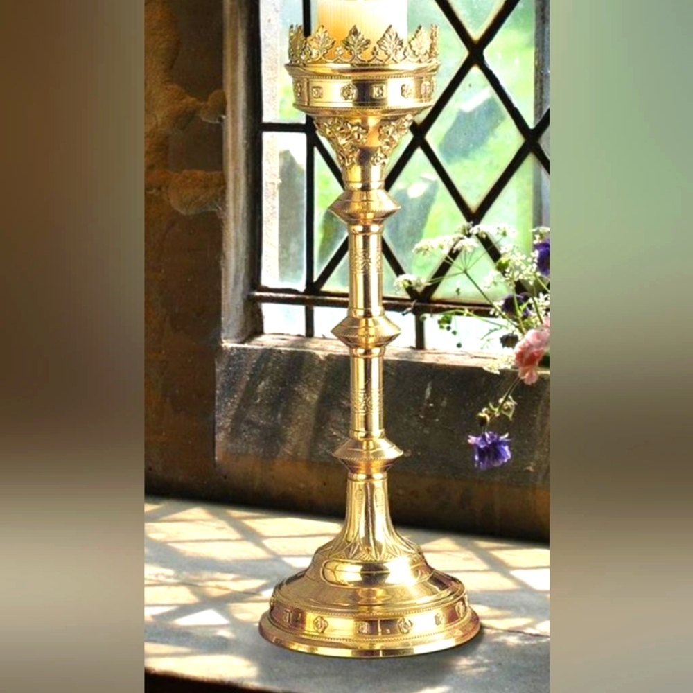 Chartres Cathedral Gothic Candlestick: Grande